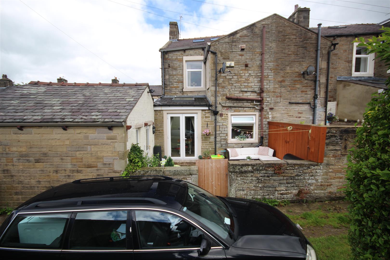 2 bedroom flat To Let in Barnoldswick - Main Image